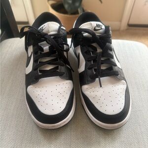Nike Women’s Black/White Low-Top Sneakers